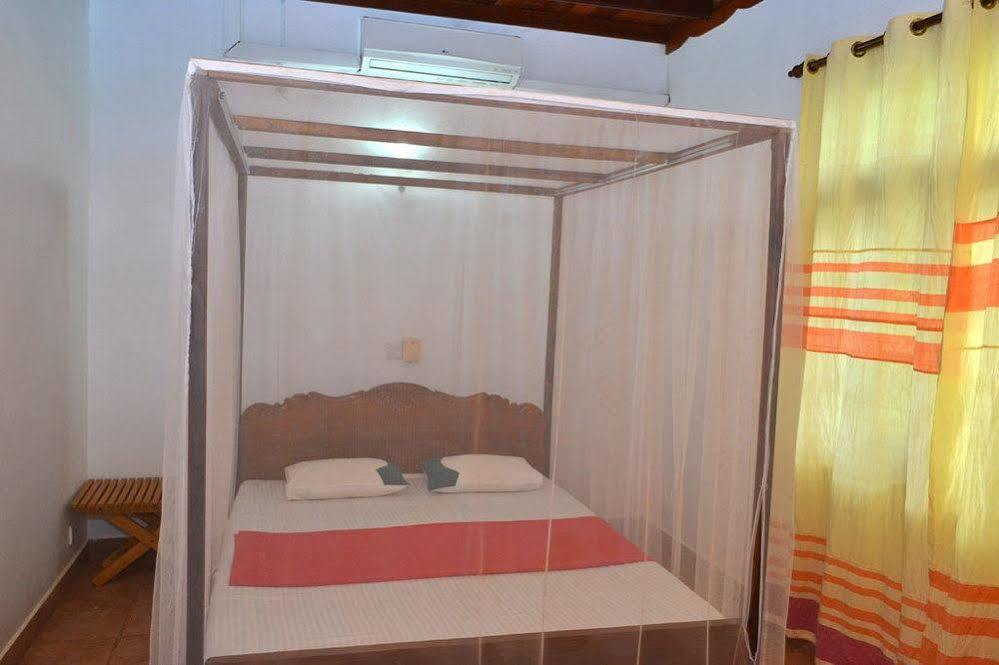 Beach House Negombo Exterior foto